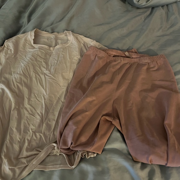 Skims leggings and base t - Picture 2 of 2